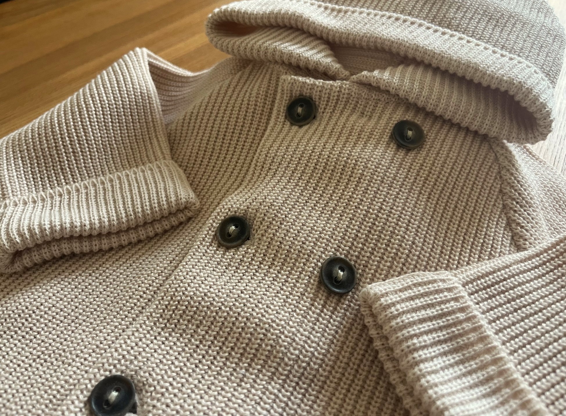 Kapuzenmantel in 802 beige aus 100 % feinster Baumwolle – Bild 2